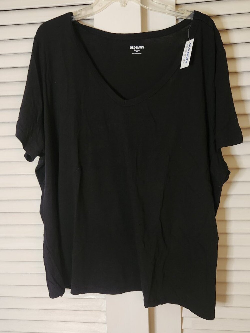 NWT Black 3X V Neck Womens Tee